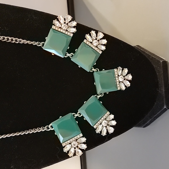 J. Crew Green & Clear Chunky Statement Gold Tone Necklace Fashion Costume GUC - Picture 3 of 16